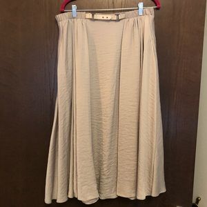 Beautiful Size Large free flowing skirt